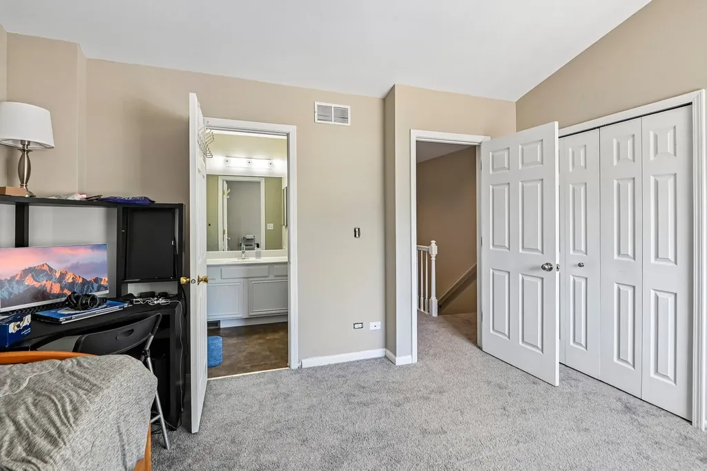 421 Lakeview Circle Bolingbrook IL 60440