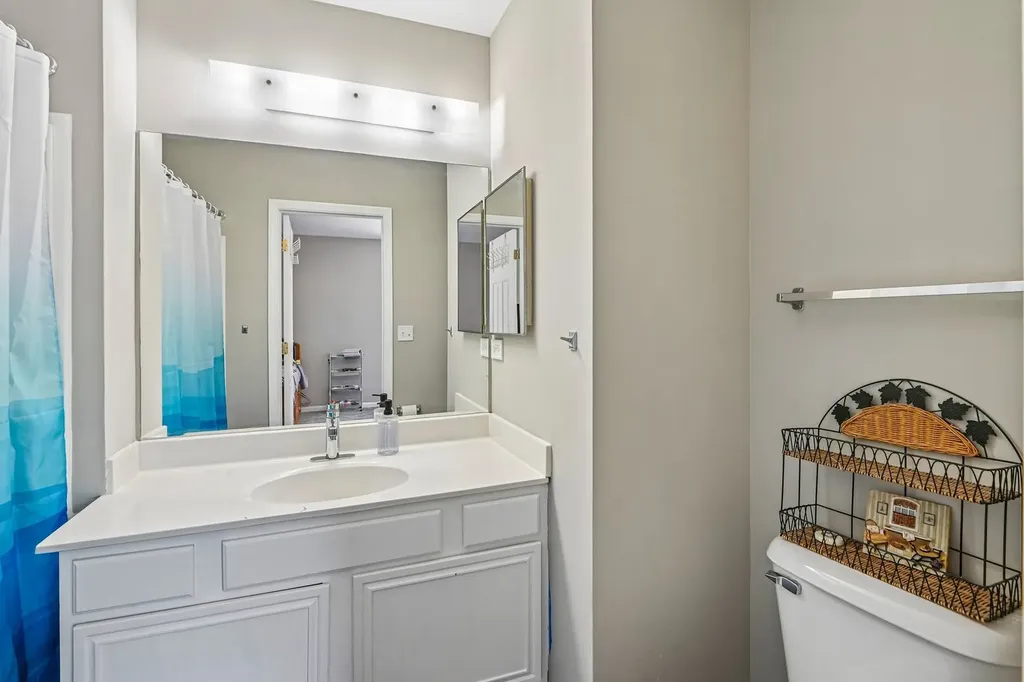 421 Lakeview Circle Bolingbrook IL 60440