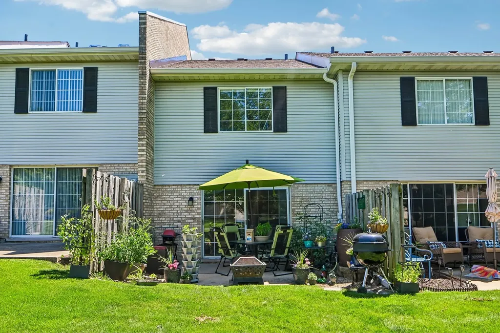 421 Lakeview Circle Bolingbrook IL 60440