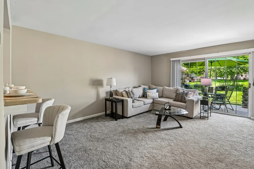 421 Lakeview Circle Bolingbrook IL 60440