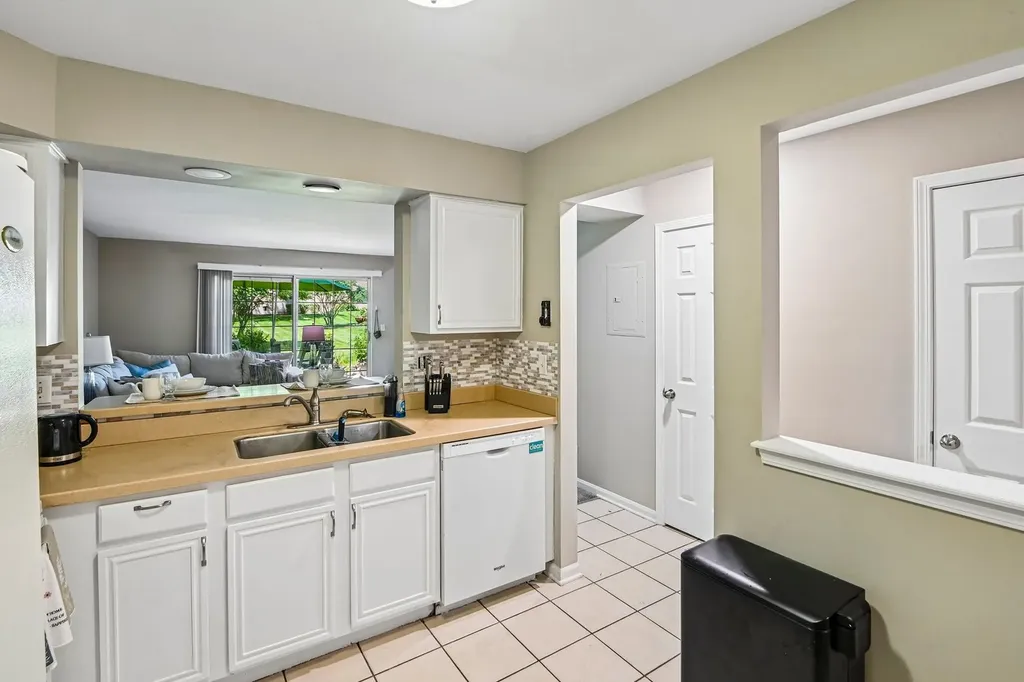 421 Lakeview Circle Bolingbrook IL 60440