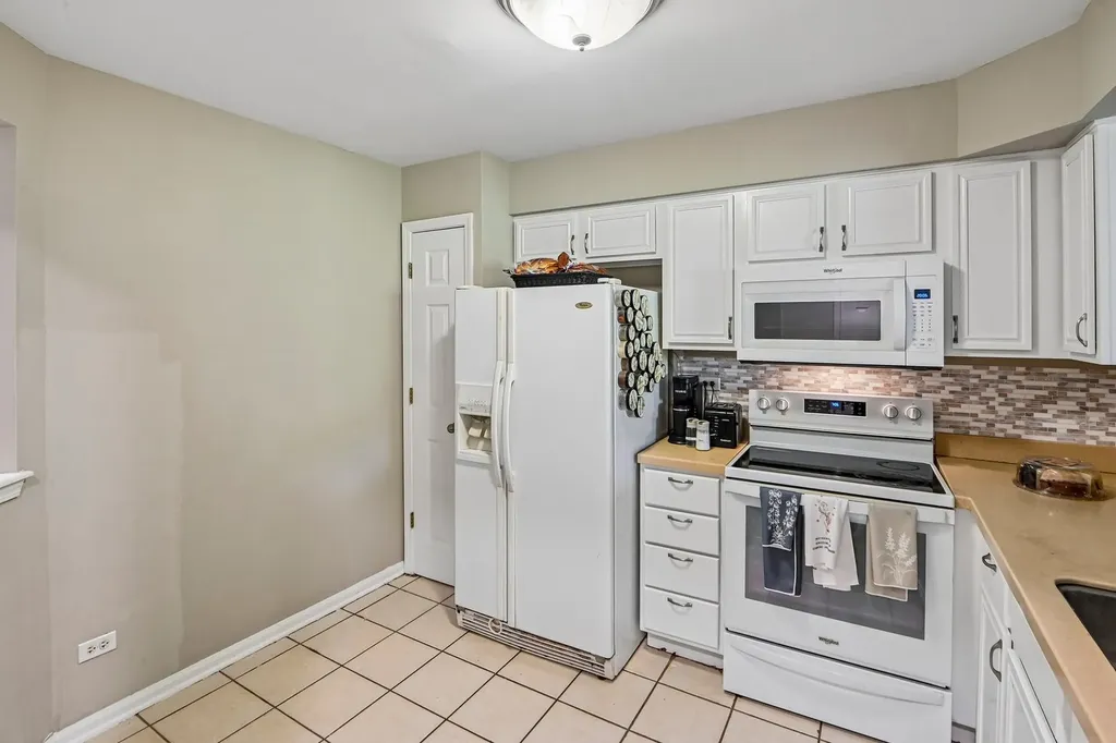 421 Lakeview Circle Bolingbrook IL 60440