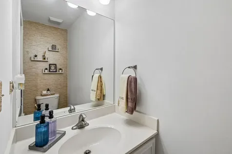 421 Lakeview Circle Bolingbrook IL 60440