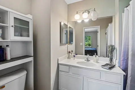421 Lakeview Circle Bolingbrook IL 60440