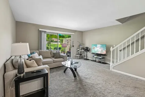 421 Lakeview Circle Bolingbrook IL 60440
