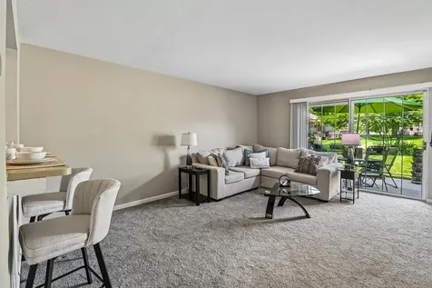 421 Lakeview Circle Bolingbrook IL 60440