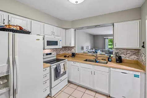421 Lakeview Circle Bolingbrook IL 60440