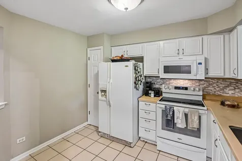421 Lakeview Circle Bolingbrook IL 60440