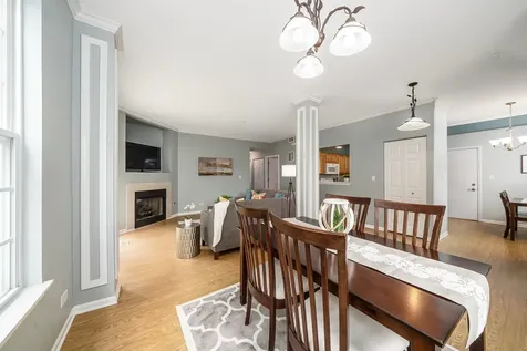 878 Stuarts Drive St. Charles IL 60174