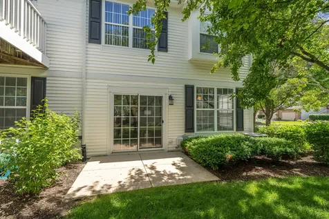 878 Stuarts Drive St. Charles IL 60174