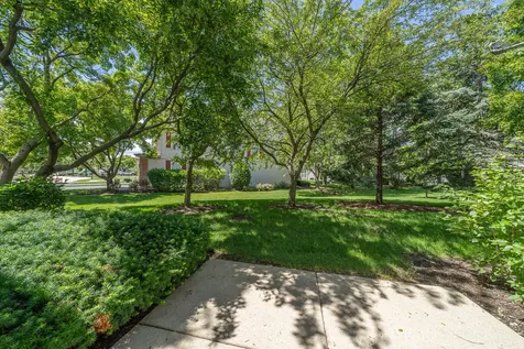 878 Stuarts Drive St. Charles IL 60174