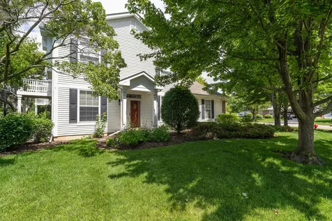 878 Stuarts Drive St. Charles IL 60174