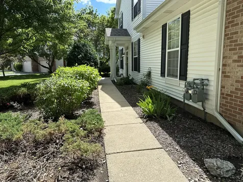 878 Stuarts Drive St. Charles IL 60174
