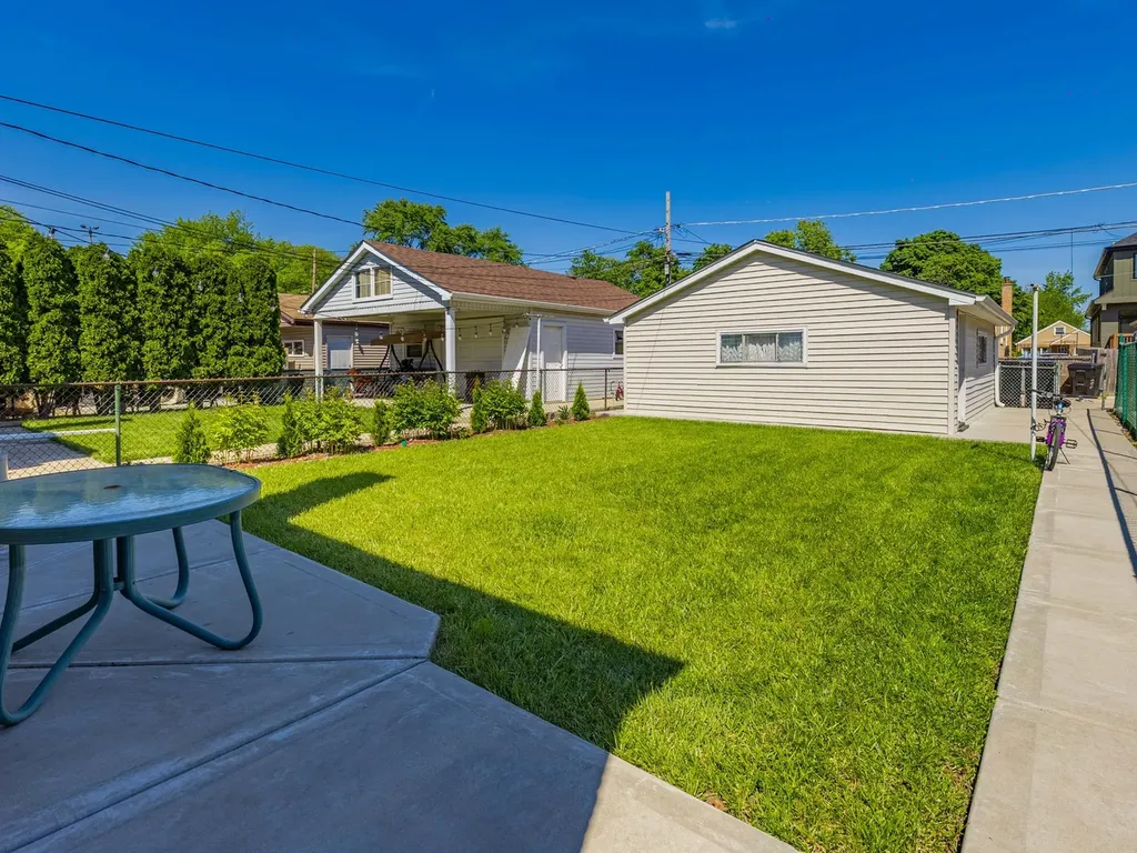 5817 South Mulligan Avenue Chicago IL 60638