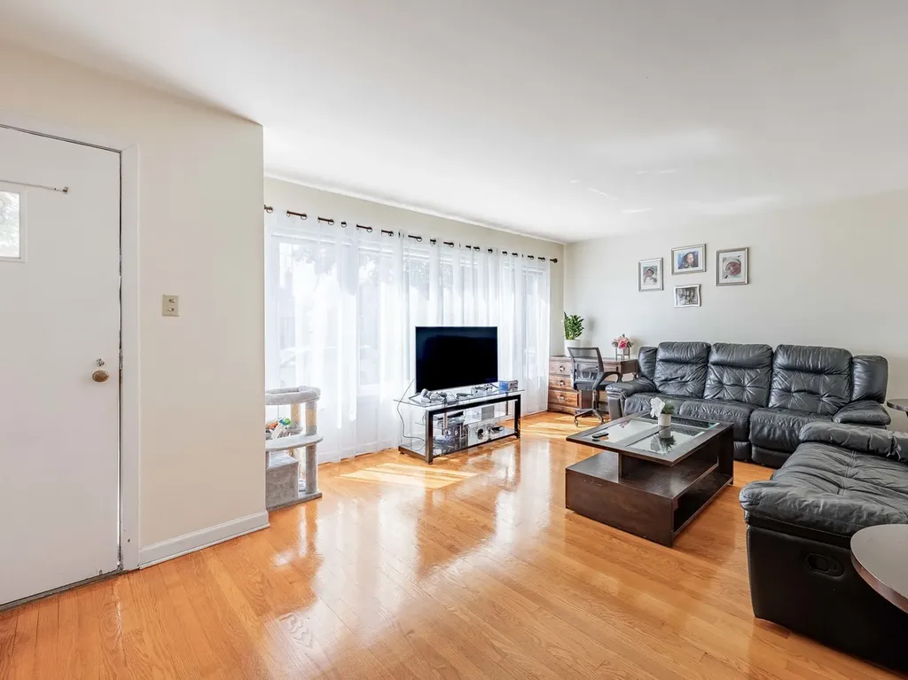 5817 South Mulligan Avenue Chicago IL 60638