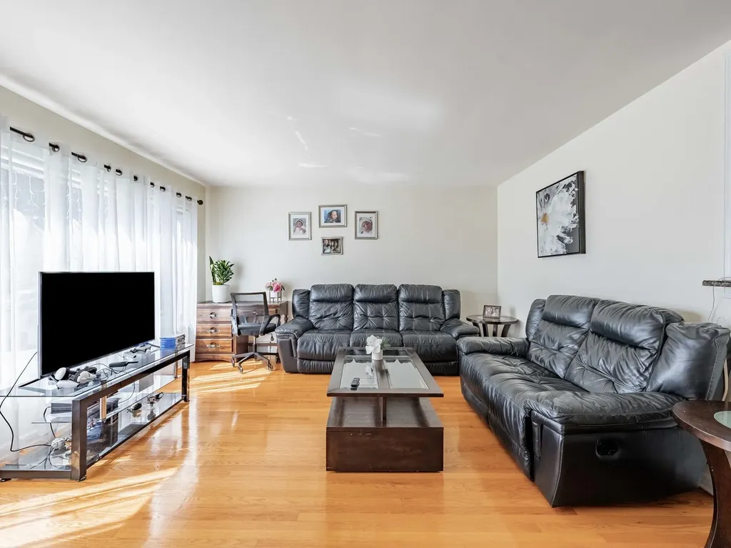5817 South Mulligan Avenue Chicago IL 60638
