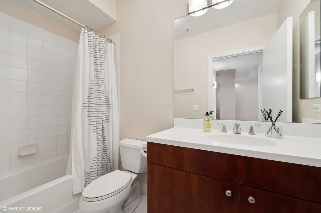 565 West Quincy Street Chicago IL 60661