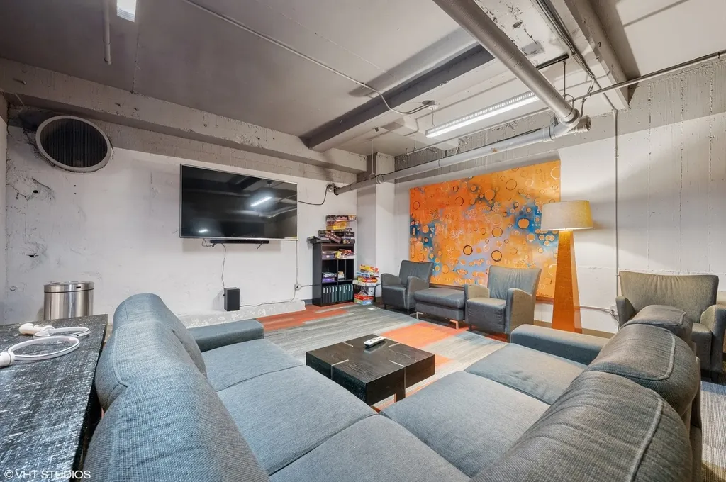 565 West Quincy Street Chicago IL 60661