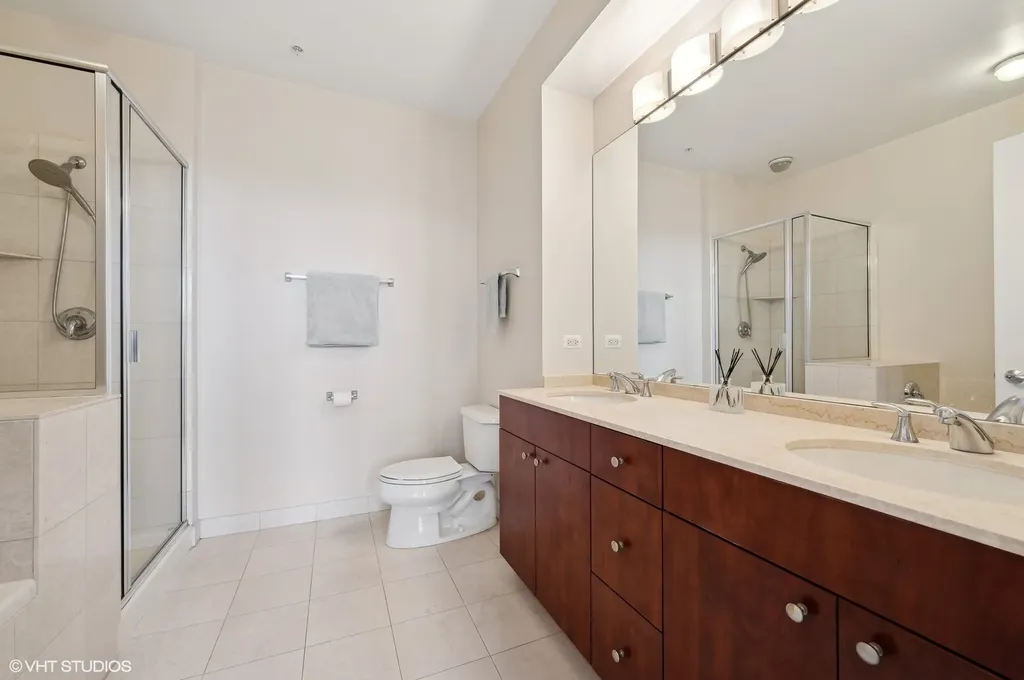 565 West Quincy Street Chicago IL 60661