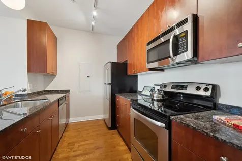 565 West Quincy Street Chicago IL 60661