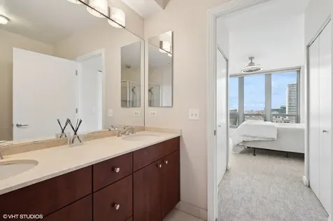 565 West Quincy Street Chicago IL 60661