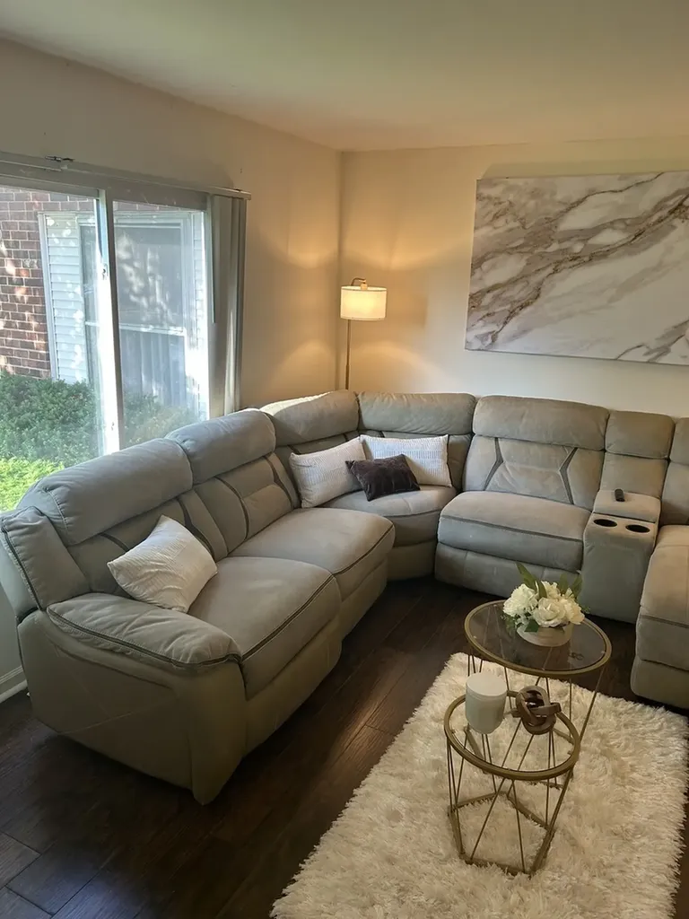 111 Greentree Court Bolingbrook IL 60440