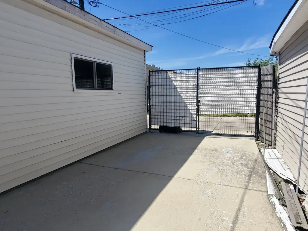 5028 West Parker Avenue Chicago IL 60639