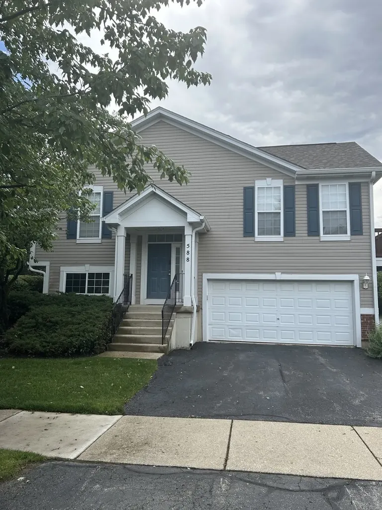 588 Declaration Lane Aurora IL 60502