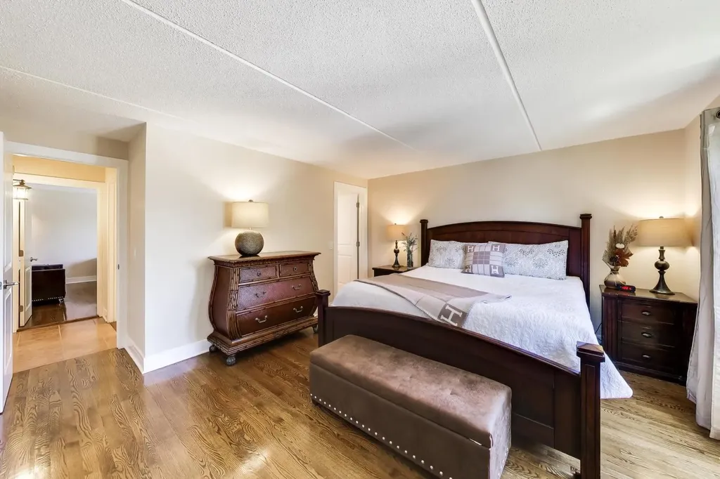 6300 West Montrose Avenue Chicago IL 60634