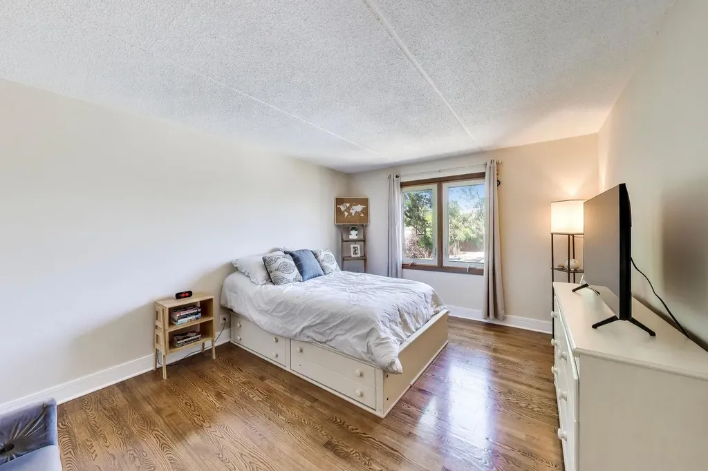 6300 West Montrose Avenue Chicago IL 60634
