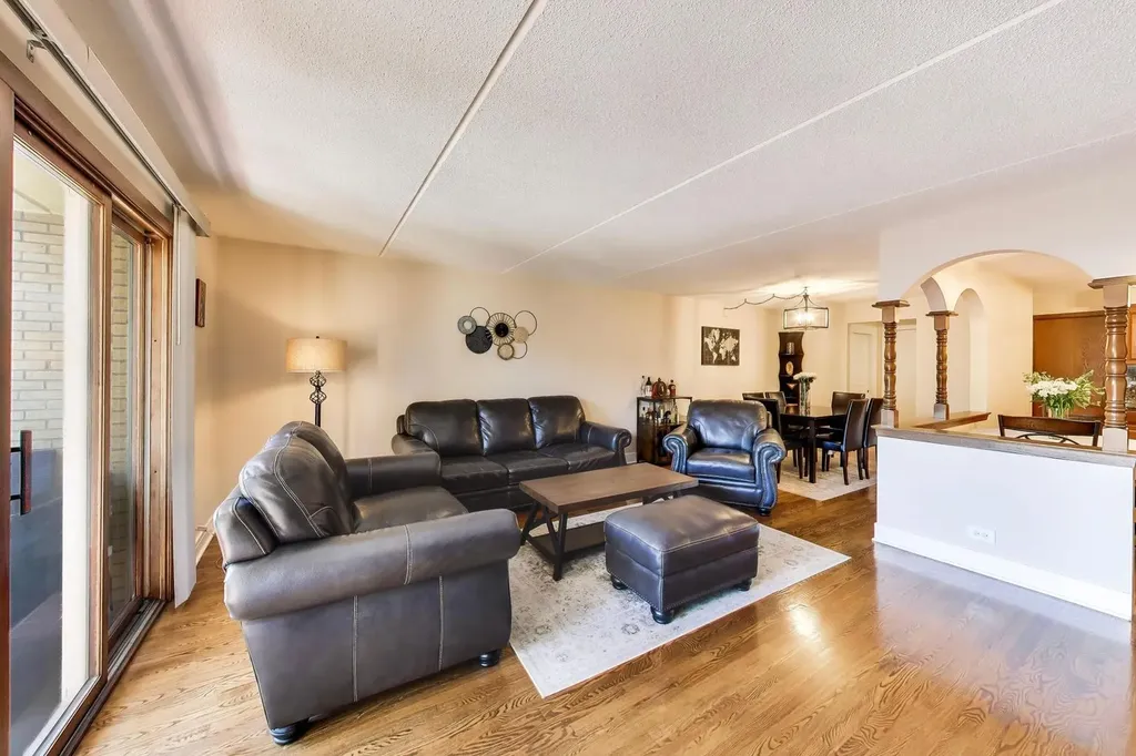 6300 West Montrose Avenue Chicago IL 60634