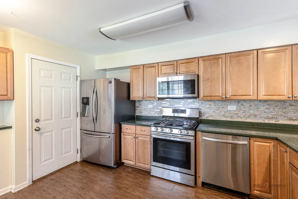 162 Fairfield Lane Carol Stream IL 60188