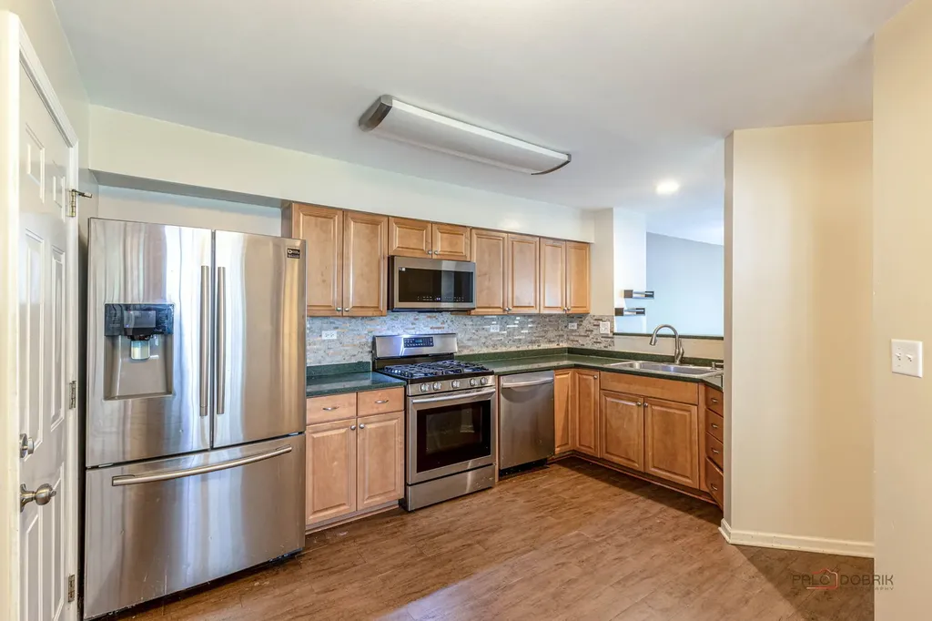 162 Fairfield Lane Carol Stream IL 60188