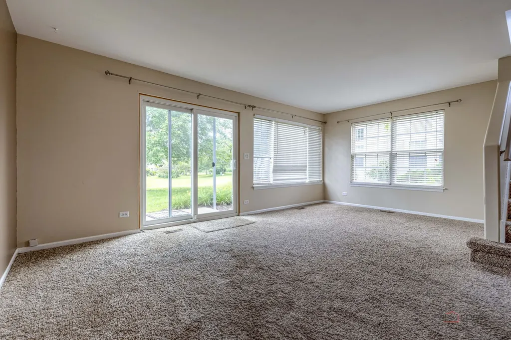 162 Fairfield Lane Carol Stream IL 60188