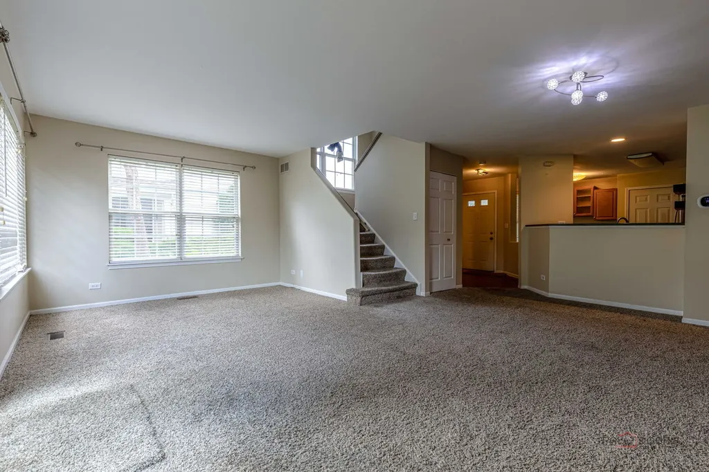 162 Fairfield Lane Carol Stream IL 60188