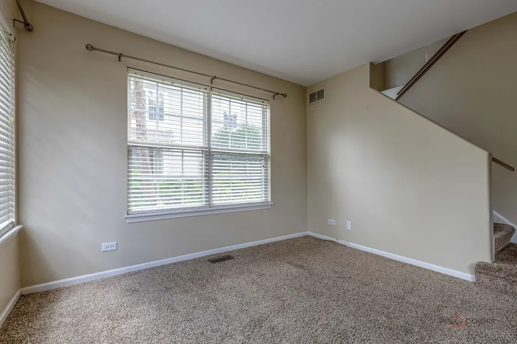 162 Fairfield Lane Carol Stream IL 60188