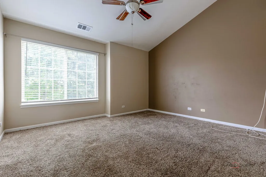162 Fairfield Lane Carol Stream IL 60188