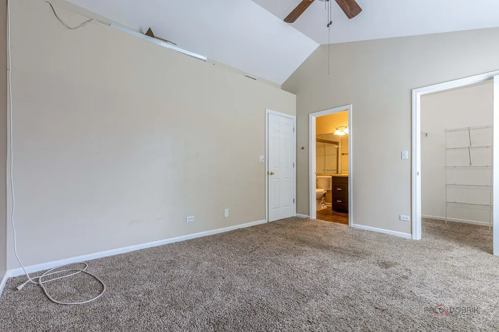 162 Fairfield Lane Carol Stream IL 60188