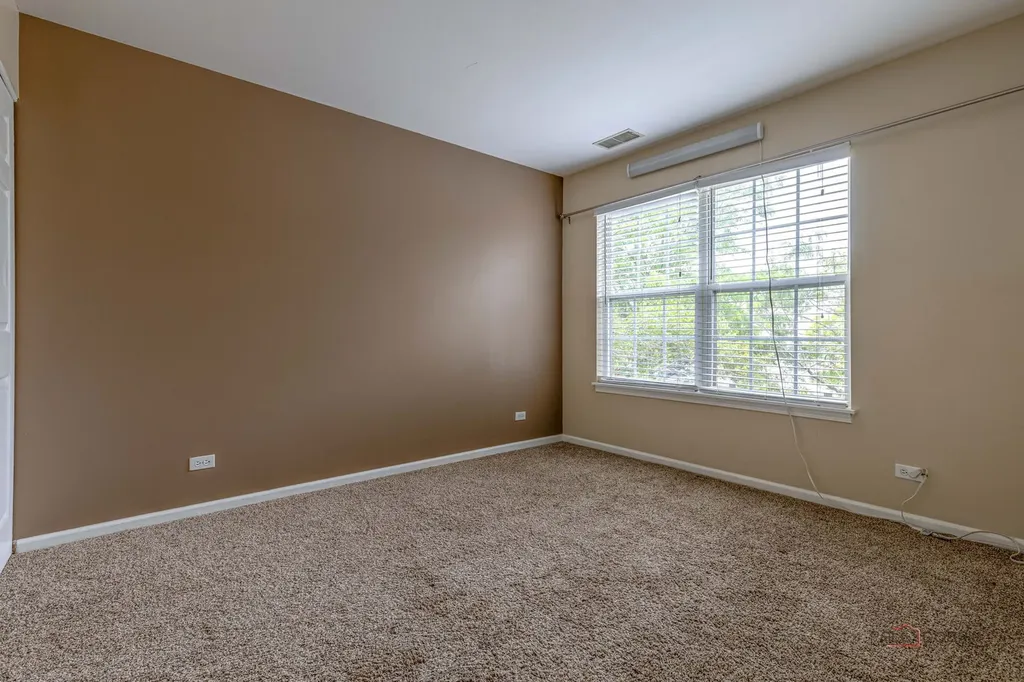162 Fairfield Lane Carol Stream IL 60188