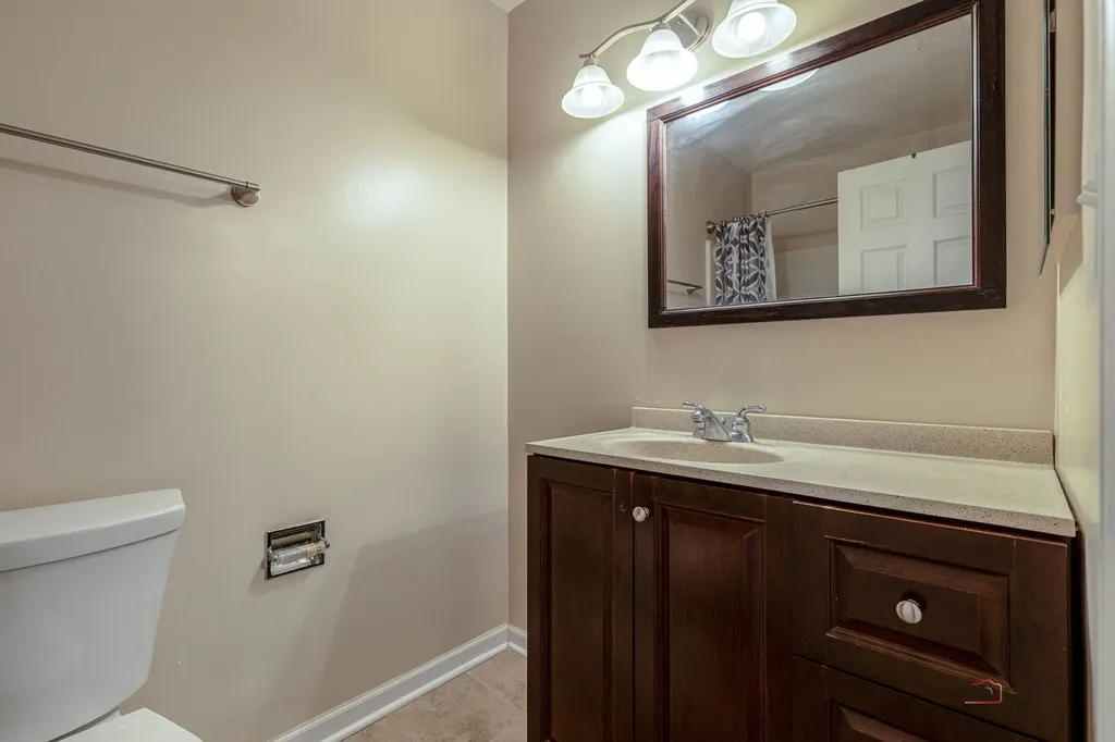 162 Fairfield Lane Carol Stream IL 60188