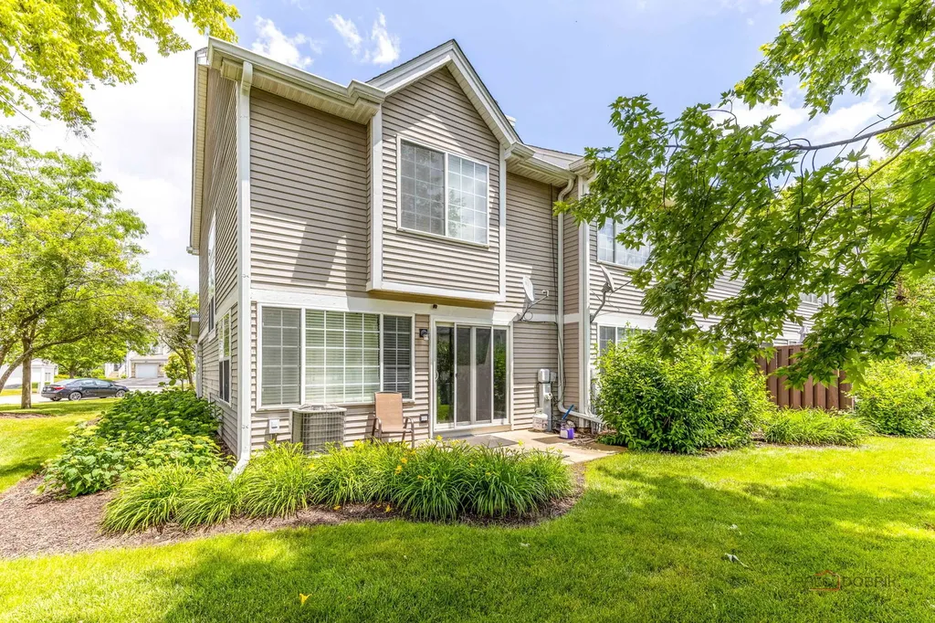 162 Fairfield Lane Carol Stream IL 60188