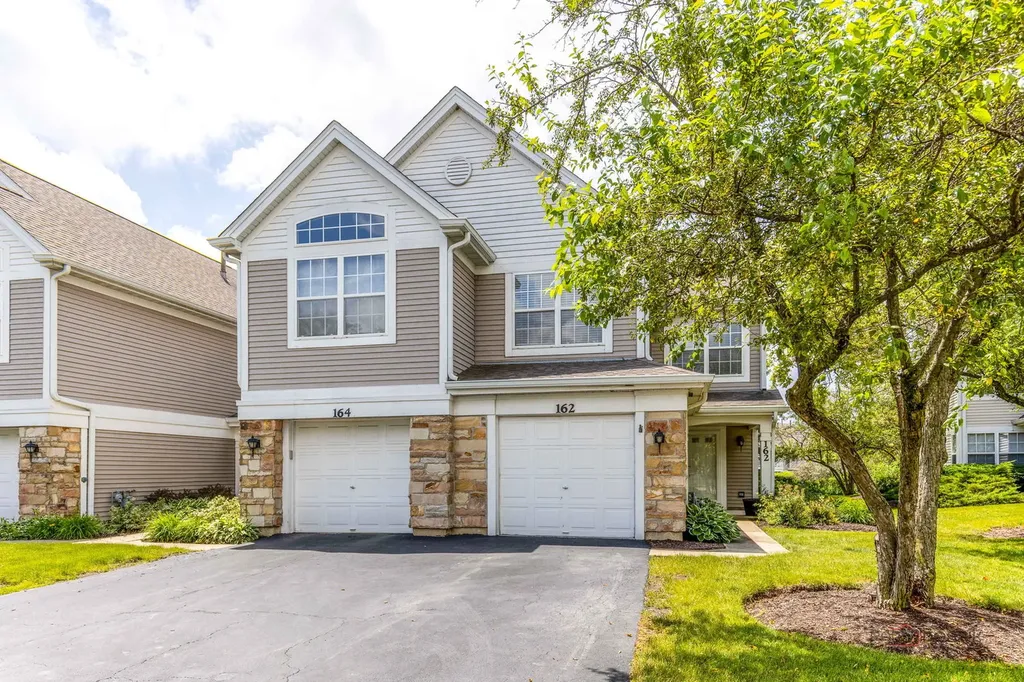 162 Fairfield Lane Carol Stream IL 60188