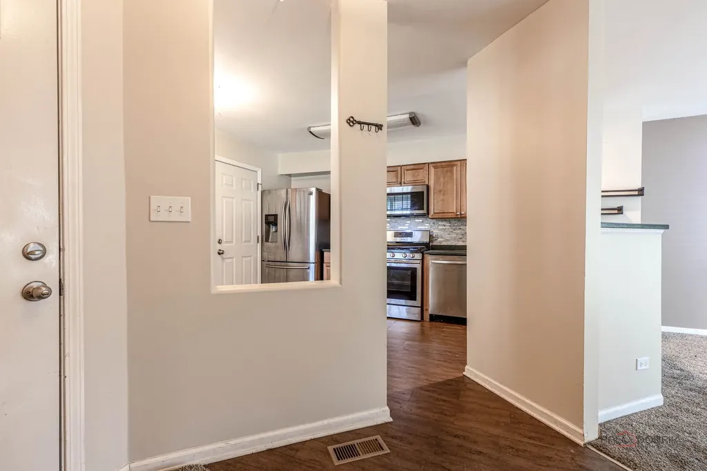 162 Fairfield Lane Carol Stream IL 60188