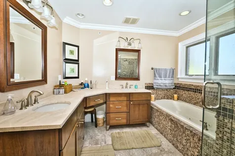 5044 Coyle Avenue Skokie IL 60077