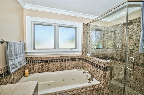 5044 Coyle Avenue Skokie IL 60077