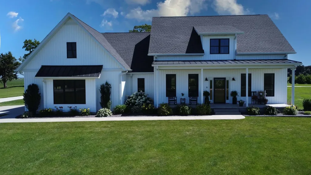 1770 East 1700 North Road Watseka IL 60970
