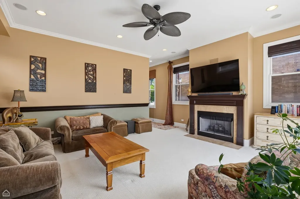1933 West Potomac Avenue Chicago IL 60622