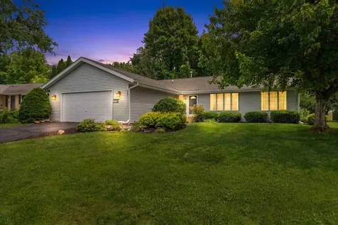 667 Westport Drive Rockton IL 61072