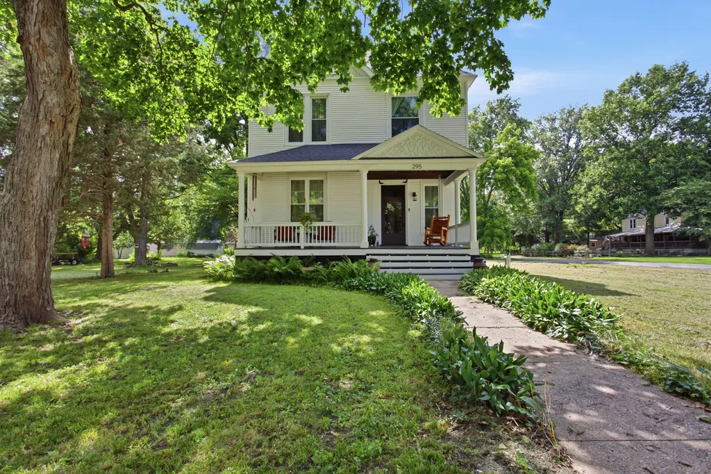 295 North Pritchett Street Niantic IL 62551