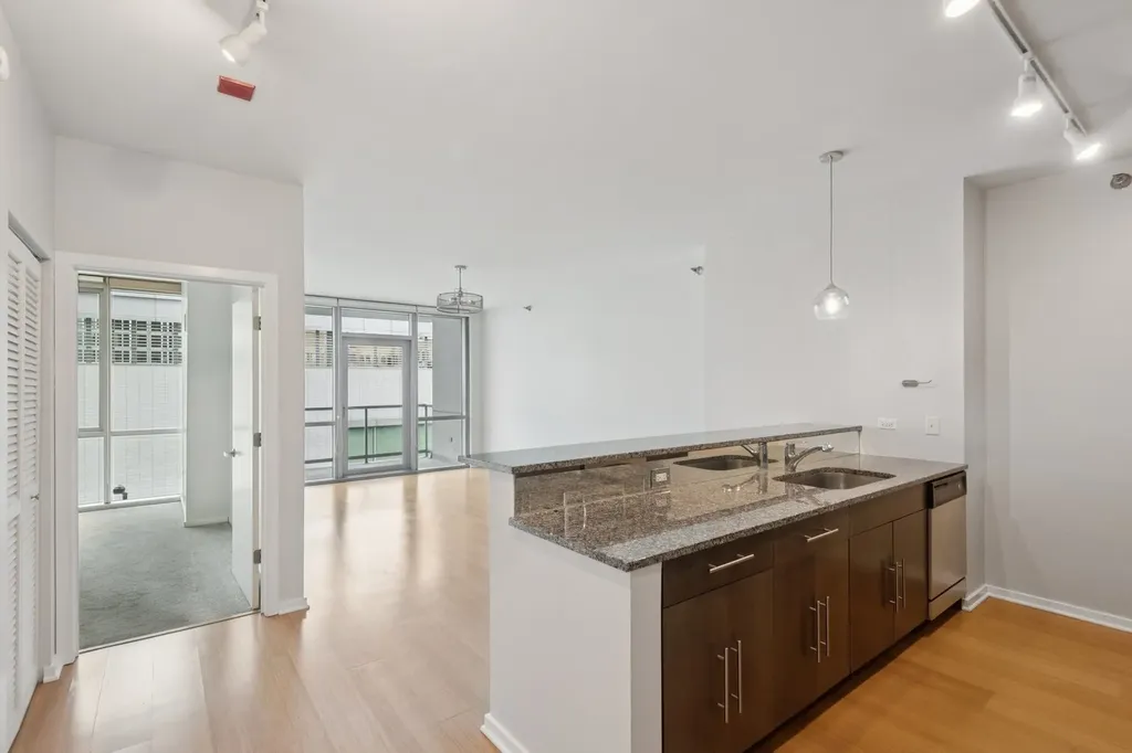 123 South Green Street Chicago IL 60607